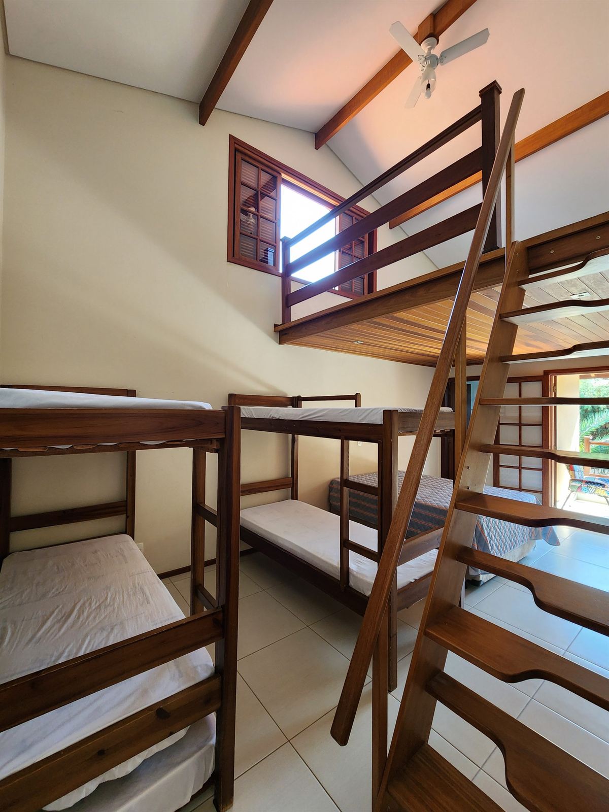 Suíte 10 — quarto coletivo